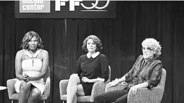  ??  ?? (Left-Right) Leslie Jones as Viola Davis, Cecily Strong as Marion Cotillard and Kate McKinnon as Debette Goldry on ‘SNL’.