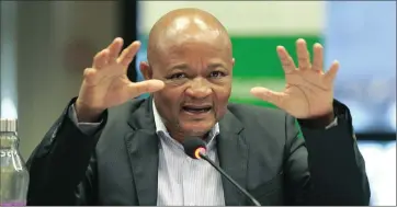  ?? Picture: SIBONELO NGCOBO ?? DIALOGUE: Senzo Mchunu testifies at the Moerane Commission into political killings in KwaZulu-Natal.