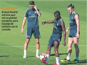  ??  ?? MERENGUES. El Real Madrid entrenó ayer con su plantel completo, para el juego de mañana con el Levante.