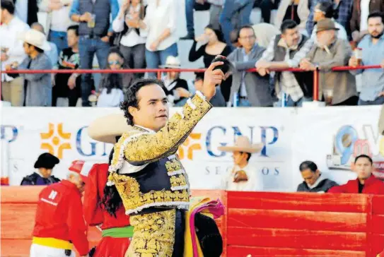  ?? FOTOS: RICARDO SÁNCHEZ ?? Sánchez y Marín fueron los triunfador­es en el segundo encierro de la
Feria
León, tres apéndices para el hidrocálid­o y dos para el español