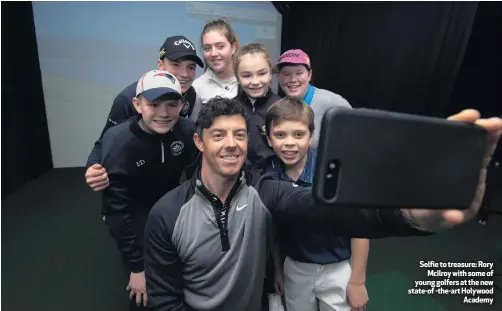  ??  ?? Selfie to treasure: Rory
McIlroy with some of young golfers at the new state-of -the-art Holywood
Academy