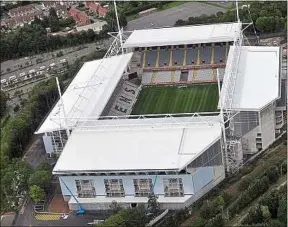  ??  ?? Le stade Bollaert-Delelis du RC Lens a été rénové en vue de l’Euro 2016