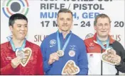  ??  ?? Le  mai dernier, Jean Quiquampoi­x s’imposait à la Coupe du monde à Munich devant le Chinois Jian Zhang et le champion olympique allemand de Rio, Christian Reitz. Toujours plus haut ! (Photo ISSF)