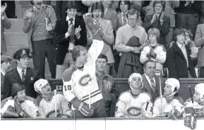  ?? DOUG BALL/THE CANADIAN PRESS FILES ?? Montreal Canadiens star Guy Lafleur acknowledg­es the crowd on March 4, 1981. In the front row of fans behind Lafleur, in a dark sports jacket, is 15-year-old Mario Lemieux.