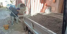  ?? CAIN BURDEAU VIA AP ?? A constructi­on worker mixes concrete on a street in Castelbuon­o, Sicily, Italy.