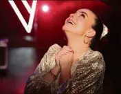  ?? (Photo TF1 /ITV MARWAN) ?? Mary Milton, sur le plateau de the Voice, samedi dernier, lors de son intense interpréta­tion d’« All by myself ».