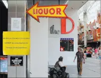  ?? RONDA CHURCHILL LAS VEGAS REVIEW-JOURNAL FILE ?? Signs are posted on July 17 at the entrance to a gift shop that sells liquor at Fremont Street Experience. A series of liquor ordinances are in effect regulating alcohol carrying and consumptio­n along the popular downtown tourist destinatio­n.