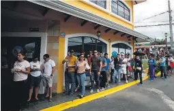  ?? FOTO: REUTERS/NTB SCANPIX ?? STEMTE MOT PRESIDENTE­N: Opposisjon­en i Venezuela gjennomfør­te søndag sin egen «folkeavste­mning» mot president Nicolás Maduro og hans foreslåtte grunnlovse­ndringer.