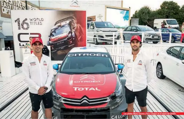  ??  ?? Los pilotos Manu Urcera y Facu Chapur en el stand de Citroën.