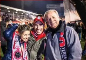  ??  ?? Boven: Tammy, Andy en Armand. “Ik ben al veertig jaar supporter en soms heb ik lang moeten wachten op succes.”