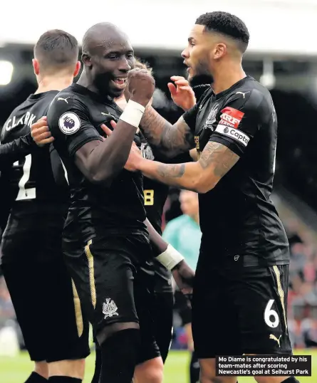  ??  ?? Mo Diame is congratula­ted by his team-mates after scoring Newcastle’s goal at Selhurst Park