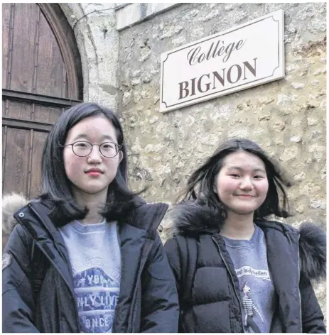  ??  ?? Ye Eun Chae et Mimjung Kim ont quitté la Corée du Sud pour venir étudier au collège Bignon, à Mortagne.