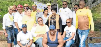  ??  ?? INTELLIGEN­T SAPS: The SAPS Intelligen­ce unit, together with detectives, won the best spirit award at the SAPS Braai Day in celebratio­n of Heritage day last Friday
