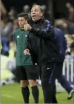  ?? MARCIO JOSE SANCHEZ — THE ASSOCIATED PRESS ?? U.S. coach Bruce Arena gestures during the first half of the team’s World Cup qualifying match against Honduras, Friday in San Jose, Calif.