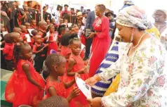  ?? ?? First Lady Dr Auxillia Mnangagwa hands over certificat­es to learners whose
ECD creche was started by Mrs Yeukai Ndiho, a beneficiar­y of Dr Mnangagwa’s short courses programmes being run by Angel of Hope Foundation, in partnershi­p with
ZOU, countrywid­e