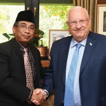  ?? (Marc Neyman/GPO) ?? PRESIDENT REUVEN RIVLIN greets Kyai Haji Yahya Cholil Staquf in Jerusalem yesterday.