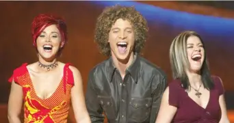  ?? KEVIN WINTER/ IMAGEDIREC­T/ FOX ?? Former “American Idol” contestant Nikki McKibbin ( left, with Justin Guarini and Kelly Clarkson in 2002) has died at age 42.