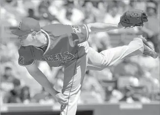  ?? Matt York Associated Press ?? GARRETT RICHARDS, who received injections aimed at healing an elbow ligament, pitches against the Dodgers in an exhibition game last weekend. A doctor has pronounced him healthy.