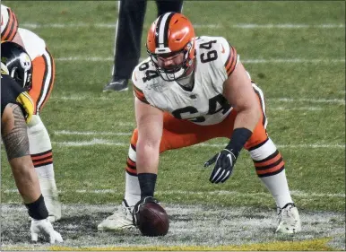  ?? DON WRIGHT — THE ASSOCIATED PRESS FILE ?? Browns center JC Tretter snaps the ball during the first half of an NFL wild-card playoff game against the Steelers in Pittsburgh on Jan. 10.