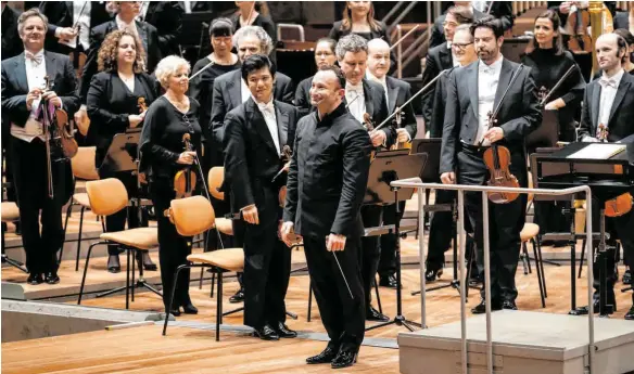  ?? FOTO: STEPHAN RABOLD ?? Kirill Petrenko spielt nicht den großen Zampano. Auch wenn er die Berliner Philharmon­iker, sein neues Orchester, dirigiert, erweist er sich als nüchterner Klangorgan­isator.