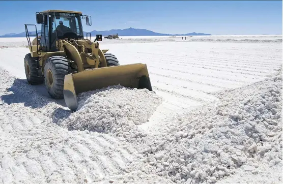  ?? GETTY IMAGES FILES ?? If a lawsuit by billionair­e Chilean businessma­n Julio Ponce drags on, some analysts believe Saskatchew­an-based Nutrien may be forced to ditch its Chinese buyer for SQM and sell its stake in the lithium producer on the open market — for as much as US$1 billion less than the original price.