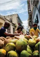  ?? ARCHIVO ?? Las duras condicione­s económicas llevan a muchos a dejar la isla.