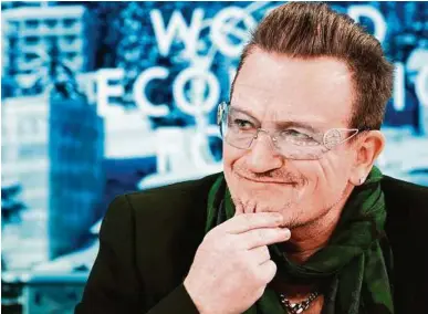  ??  ?? Ein Moralapost­el, der sich bei Steuern durch Schlupflöc­her windet? Bono verteidigt sich APA