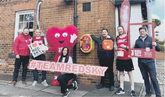  ?? ?? At the defibrilla­tor at the Board Inn are, from left, Sergio Petrucci, Ian Nelson, Miss Beats, Helen Trueman-Howe, Paul Thornton, John Longford and Chris Burnicle.