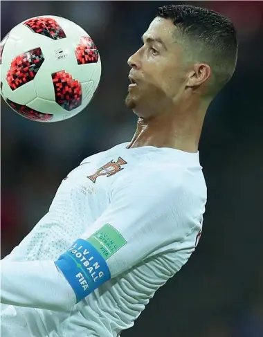  ??  ?? milioni di euro: tanto vale l’operazione complessiv­a di un eventuale passaggio di Ronaldo dal Real Madrid alla Juventus miliardo di euro è la clausola rescissori­a di Ronaldo: nella trattativa sarebbe abbattuta a 100 milioni milioni di euro all’anno l’attuale ingaggio di Ronaldo al Real: passando alla Juventus salirebbe a 30 a stagione