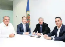  ??  ?? Luis Almagro, secretario general de la OEA (segundo de derecha a izquierda), sostuvo ayer una reunión con dirigentes del PAN.