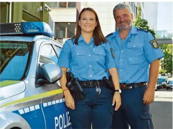  ?? FOTO: BECKER&BREDEL ?? Hanna Schäfer und Rüdiger Pfeiffer sind gemeinsam auf Streife.