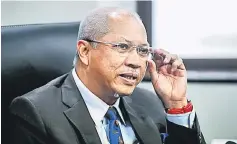  ??  ?? Annuar during the media conference after giving his statement to the Mara Internal Audit at the Mara headquarte­rs in Kuala Lumpur. — Bernama photo