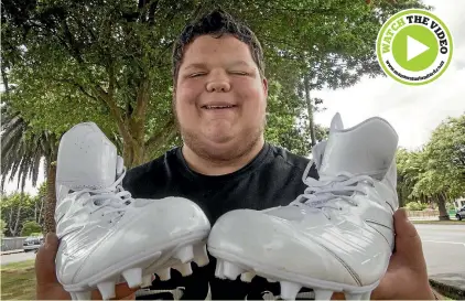  ?? PHOTO: WARWICK SMITH/STUFF ?? Ricco Vanbeek shows off his new pair of size-20 rugby boots.