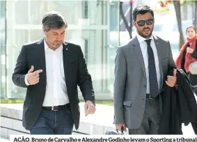  ??  ?? AÇÃO. Bruno de Carvalho e Alexandre Godinho levam o Sporting a tribunal