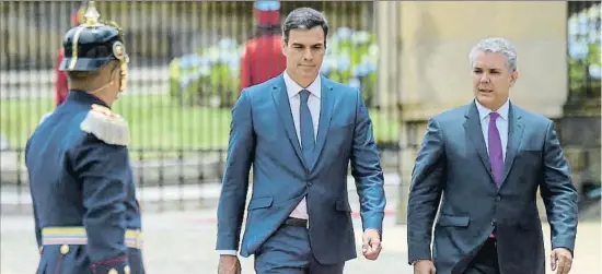  ?? RAUL ARBOLEDA / AFP ?? Pedro Sánchez, junto al colombiano Iván Duque, en el tercer día de su gira oficial latinoamer­icana