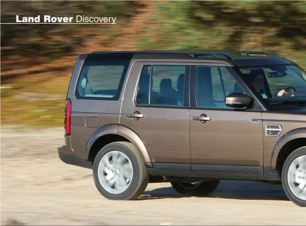  ??  ?? Une face avant redessinée constitue la seule véritable évolution esthétique du plus familial des Land Rover.