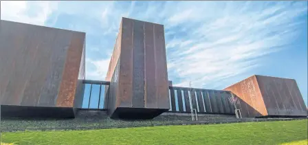  ??  ?? A Rodez, le musée Soulages s’impose aujourd’hui comme étant le plus grand détenteur au monde des oeuvres sur papier du maître de l’Outrenoir. © Photo André Méravilles