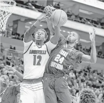  ?? Left: James Nielsen / Houston Chronicle; Above: Andy Lyons / Getty Images ?? Texas Southern coach Mike Davis (left) is intent on preparing his team for a run at the NCAA tournament by putting them through a tough nonconfere­nce schedule that included games against national powers such as Arizona and Lousiville. He says results...