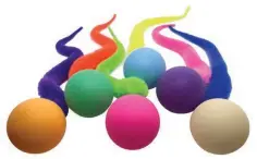  ?? ?? These fun Wiggly Ball toys from Dezi
& Roo mimic live prey thanks to fuzzy tails that wiggle and curl and balls that bounce, rattle, and roll, providing your cat with a simple but highly addictive playtime toy! deziroo.com