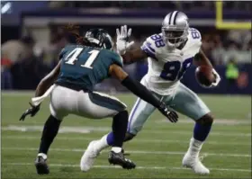  ?? RON JENKINS — ASSOCIATED PRESS FILE ?? Cowboys Dez Bryant tries to elude Eagles Ronald Darby after catching a pass during a game last November in Arlington, Texas.