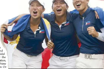  ?? JOEY MENDOZA ?? Lois Kaye Go, Bianca Pagdangana­n and Yuka Saso celebrate their goldmedal feat in the 18th Asian Games in Jakarta.