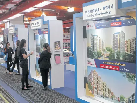  ?? TAWATCHAI KEMGUMNERD ?? Exhibitors wait for customers at the House &amp; Condo Show.