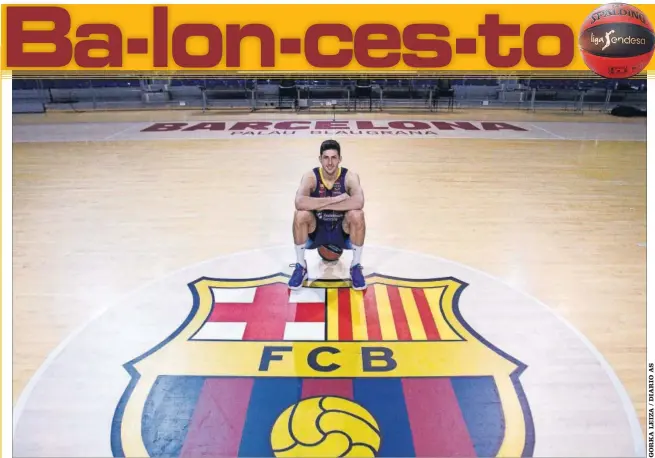  ??  ?? El argentino Leandro Bolmaro posa sentado en un balón y encima del escudo del Barcelona en el Palau Blaugrana antes de partir a Colonia (Alemania) para la Final Four.