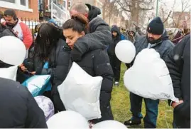  ?? CHRIS SWEDA/CHICAGO TRIBUNE ?? Loved ones of Rosa Chacon pray during a vigil on what would have been her 22nd birthday at the family home in Chicago’s Little Village neighborho­od on Saturday. The body of Chacon was found in an alley more than a month after she went missing.