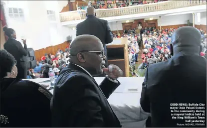  ?? Picture: MICHAEL PINYANA ?? GOOD NEWS: Buffalo City mayor Xola Pakati listens to the community during a mayoral imbizo held at the King William’s Town hall yesterday