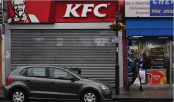  ?? BEN STANSALL/AFP/GETTY IMAGES ?? Only 300 of 900 KFC outlets in the U.K. were open Monday after the fast-food chain ran out of chicken.