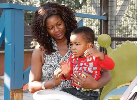  ?? JONATHAN NICHOLLS FOR THE TORONTO STAR ?? Stacy Obazogbon, with son Deuel, 2, has found a home away from home at Central Neighbourh­ood House, a multi-service agency in downtown Toronto.