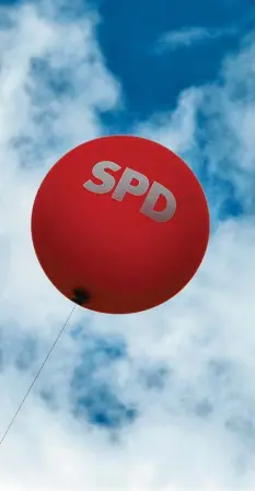  ?? Foto: Hendrik Schmidt, dpa ?? Die Umfragen bescheren der SPD einen Höhenflug.