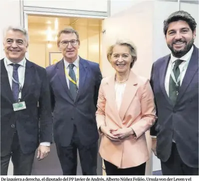  ?? Partido Popular ?? De izquiera a derecha, el diputado del PP Javier de Andrés, Alberto Núñez Feijóo, Ursula von der Leyen y el presidente de Murcia, Fernando López Miras, ayer en Bucarest.