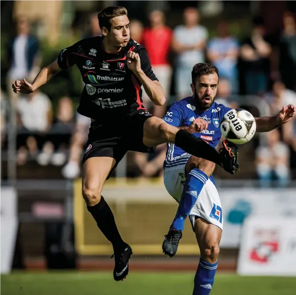  ??  ?? INITIATIVR­IK. Trots en mycket pigg insats från Fredrik Söderqvist (till vänster) lyckades inte FCT besegra Karlstad BK. 0-0-resultatet innebär att man tappar